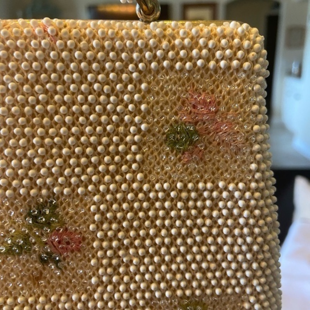 Vintage beaded snap handbag floral pattern with plenty of interior room - Picture 5 of 11